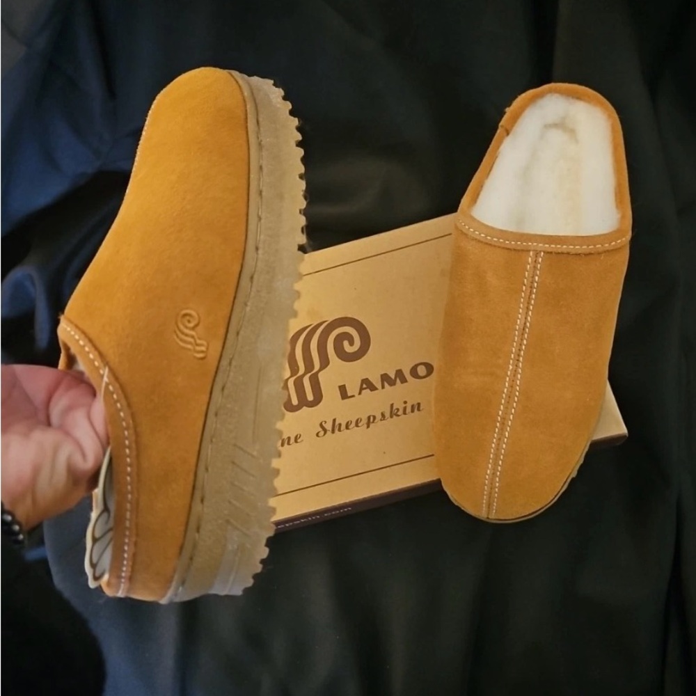 LAMO sheepskin clogs! Mint condition Size 6. New